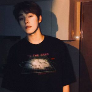 沦为军妓被扒开双腿玩弄
